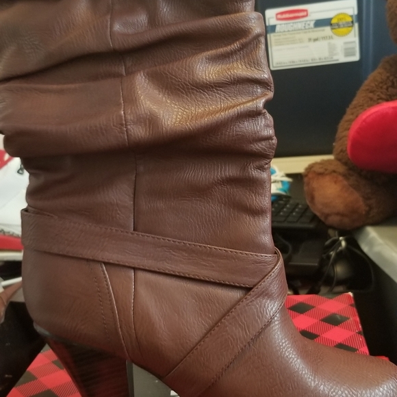 Burgundy - Picture 4 of 5